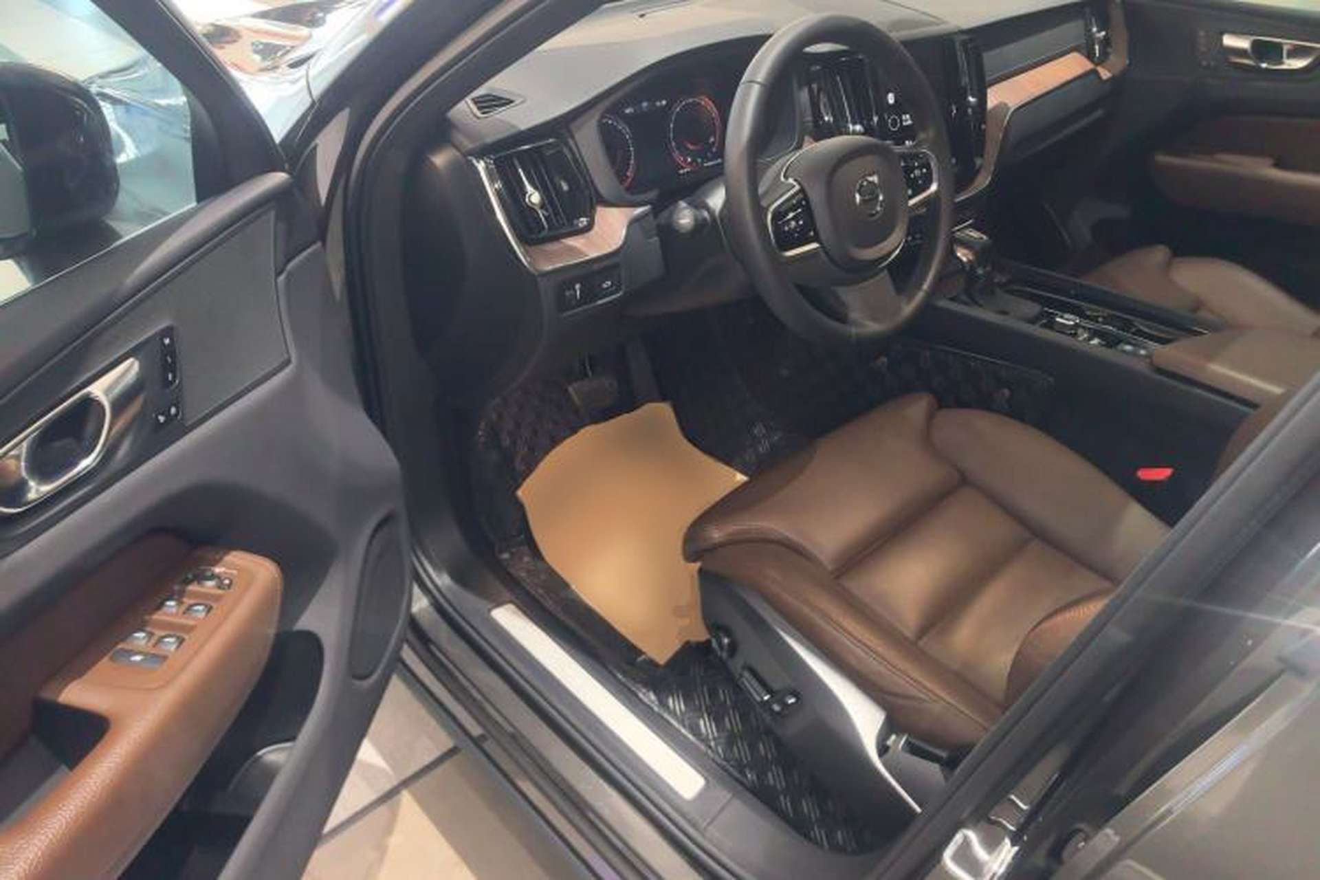 Used Volvo XC60 2021 T5 4x4 Smart Luxury Edition Driver Seat