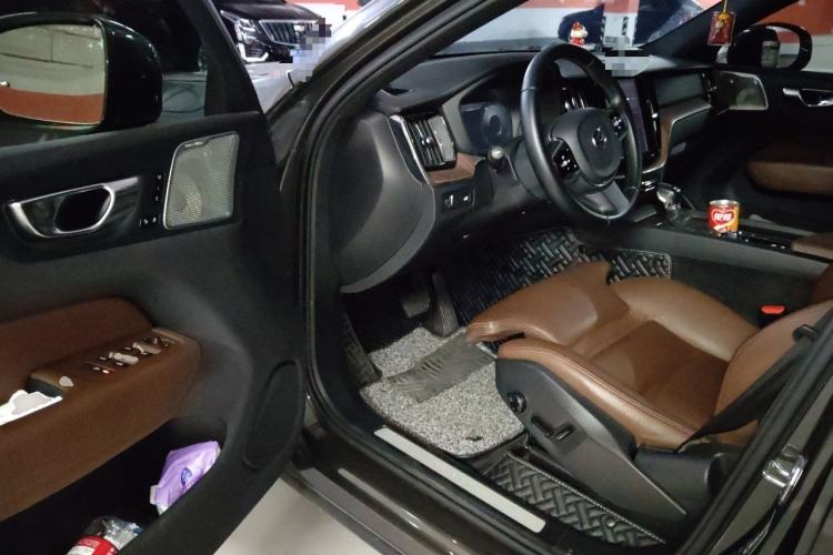 Used Volvo XC60 2021 T5 4x4 Smart Luxury Edition Driver Seat