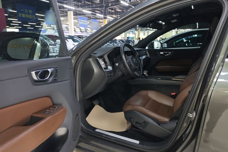Used Volvo XC60 2021 T5 4x4 Smart Luxury Edition Driver Seat