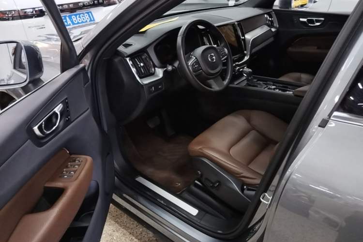 Used Volvo XC60 2021 T5 4x4 Smart Luxury Edition Driver Seat