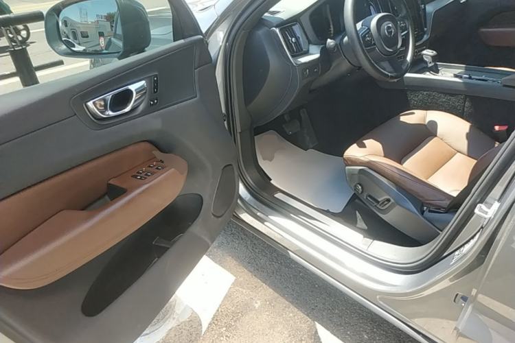 Used Volvo XC60 2021 T5 4x4 Smart Luxury Edition Driver Seat