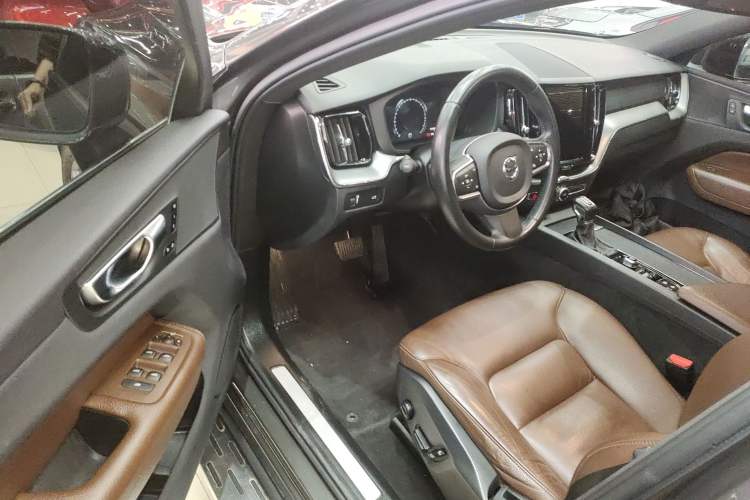 Used Volvo XC60 2021 T5 4x4 Smart Luxury Edition Driver Seat