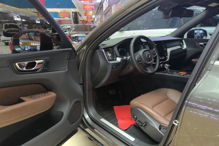 Used Volvo XC60 2021 T5 4x4 Smart Luxury Edition Driver Seat