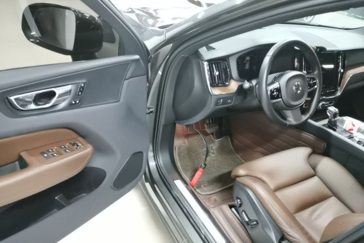 Used Volvo XC60 2021 T5 4x4 Smart Luxury Edition Driver Seat