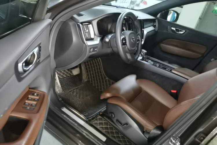Used Volvo XC60 2021 T5 4x4 Smart Luxury Edition Driver Seat
