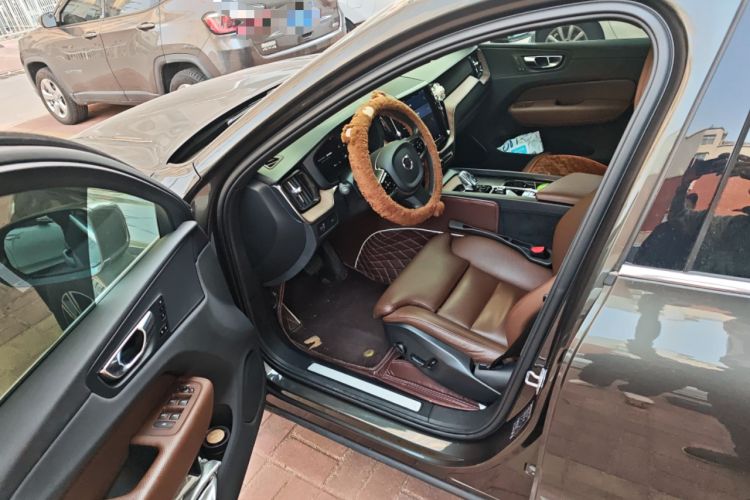 Used Volvo XC60 2021 T5 4x4 Smart Luxury Edition Driver Seat