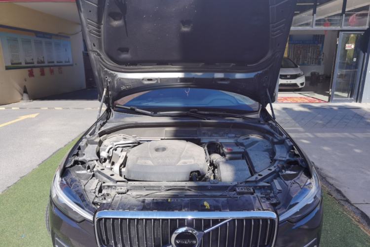 Used Volvo XC60 2021 T5 4x4 Smart Luxury Edition Engine Bay