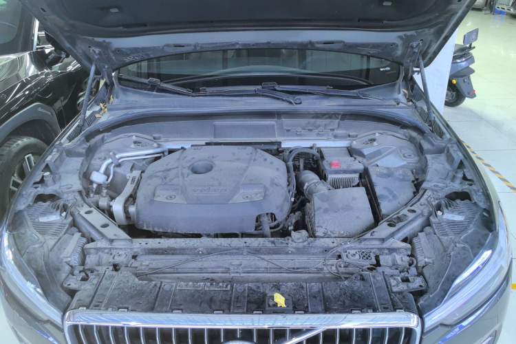 Used Volvo XC60 2021 T5 4x4 Smart Luxury Edition Engine Bay