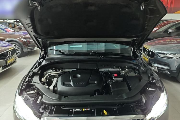 Used Volvo XC60 2021 T5 4x4 Smart Luxury Edition Engine Bay