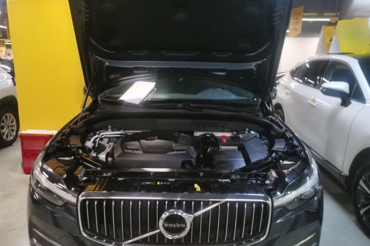 Used Volvo XC60 2021 T5 4x4 Smart Luxury Edition Engine Bay