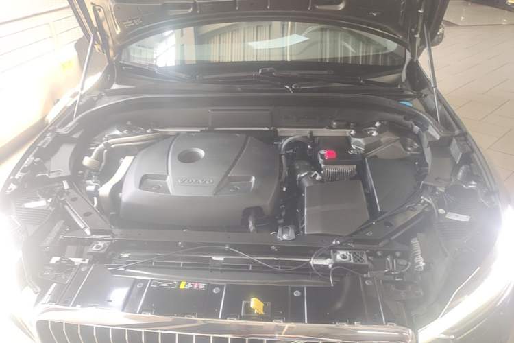 Used Volvo XC60 2021 T5 4x4 Smart Luxury Edition Engine Bay