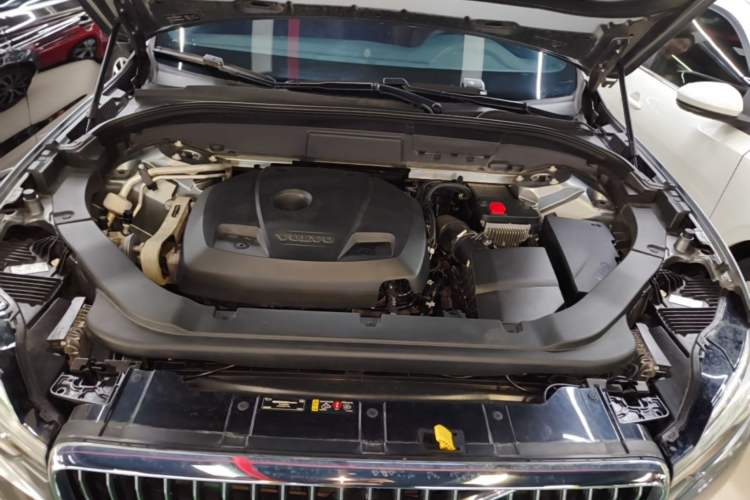 Used Volvo XC60 2021 T5 4x4 Smart Luxury Edition Engine Bay