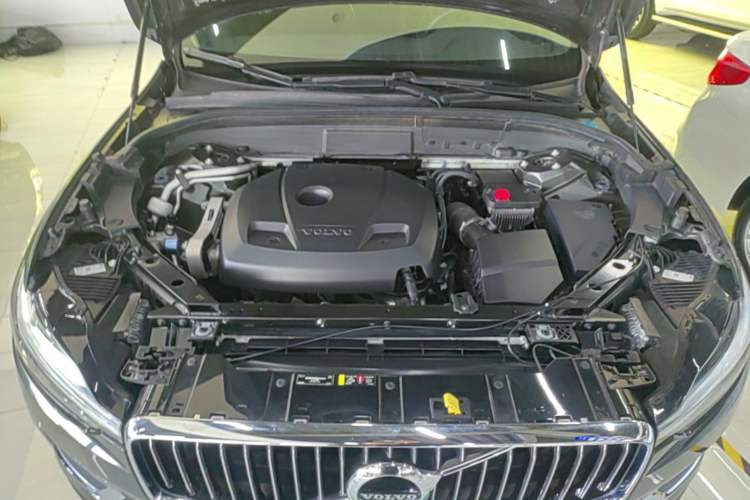 Used Volvo XC60 2021 T5 4x4 Smart Luxury Edition Engine Bay