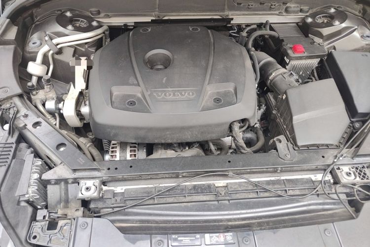 Used Volvo XC60 2021 T5 4x4 Smart Luxury Edition Engine Bay