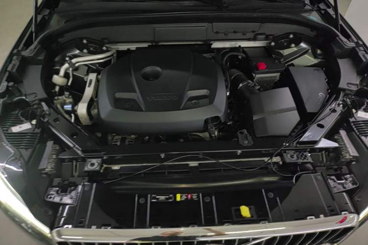 Used Volvo XC60 2021 T5 4x4 Smart Luxury Edition Engine Bay