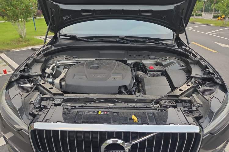 Used Volvo XC60 2021 T5 4x4 Smart Luxury Edition Engine Bay