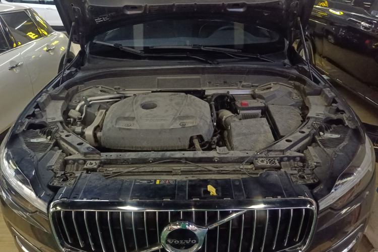 Used Volvo XC60 2021 T5 4x4 Smart Luxury Edition Engine Bay