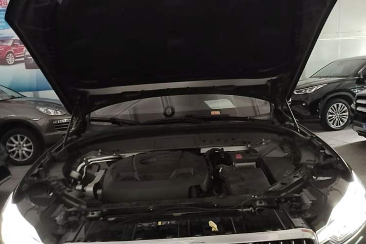 Used Volvo XC60 2021 T5 4x4 Smart Luxury Edition Engine Bay