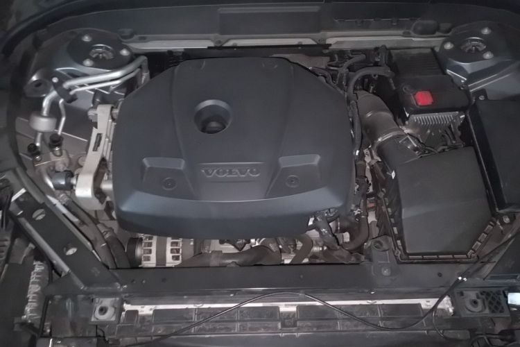 Used Volvo XC60 2021 T5 4x4 Smart Luxury Edition Engine Bay