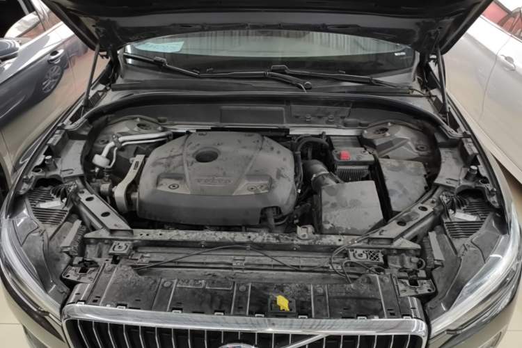 Used Volvo XC60 2021 T5 4x4 Smart Luxury Edition Engine Bay