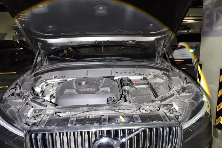 Used Volvo XC60 2021 T5 4x4 Smart Luxury Edition Engine Bay