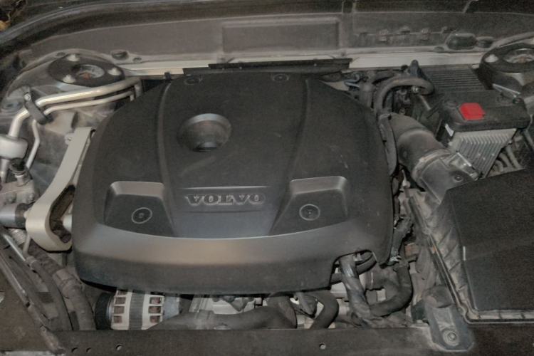 Used Volvo XC60 2021 T5 4x4 Smart Luxury Edition Engine Bay
