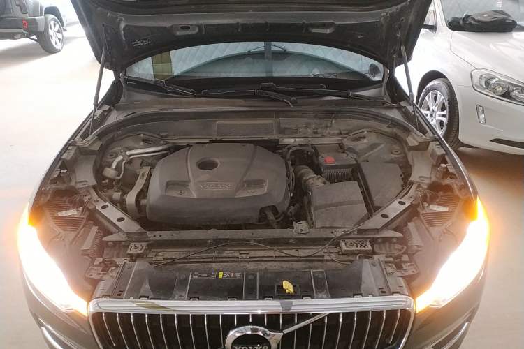 Used Volvo XC60 2021 T5 4x4 Smart Luxury Edition Engine Bay
