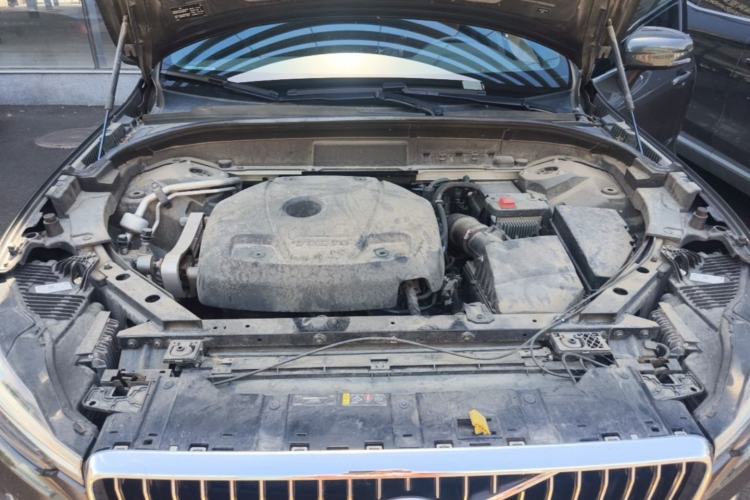 Used Volvo XC60 2021 T5 4x4 Smart Luxury Edition Engine Bay