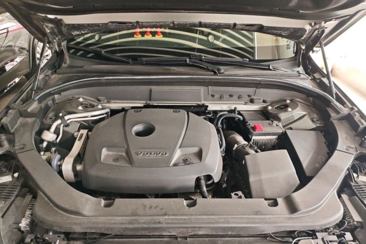 Used Volvo XC60 2021 T5 4x4 Smart Luxury Edition Engine Bay
