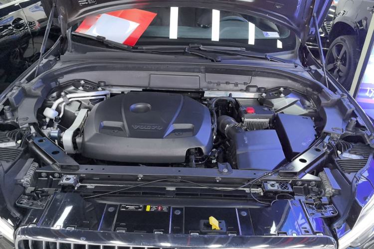 Used Volvo XC60 2021 T5 4x4 Smart Luxury Edition Engine Bay