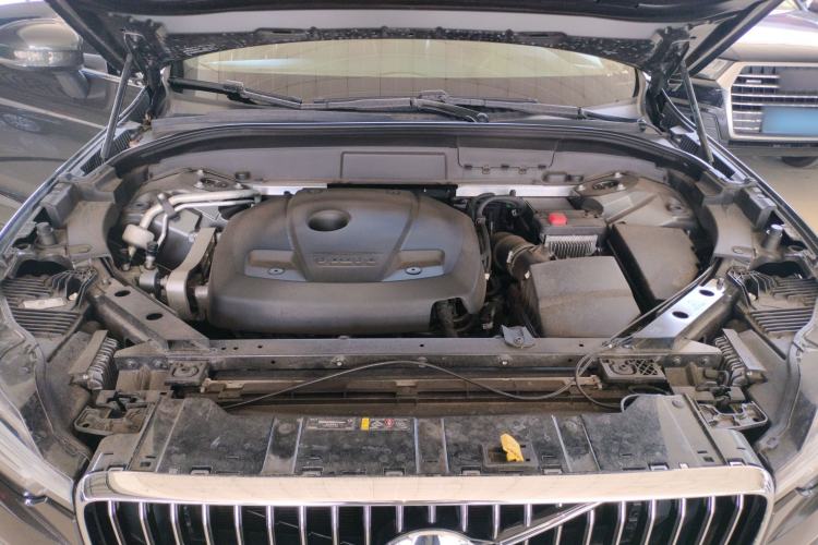 Used Volvo XC60 2021 T5 4x4 Smart Luxury Edition Engine Bay