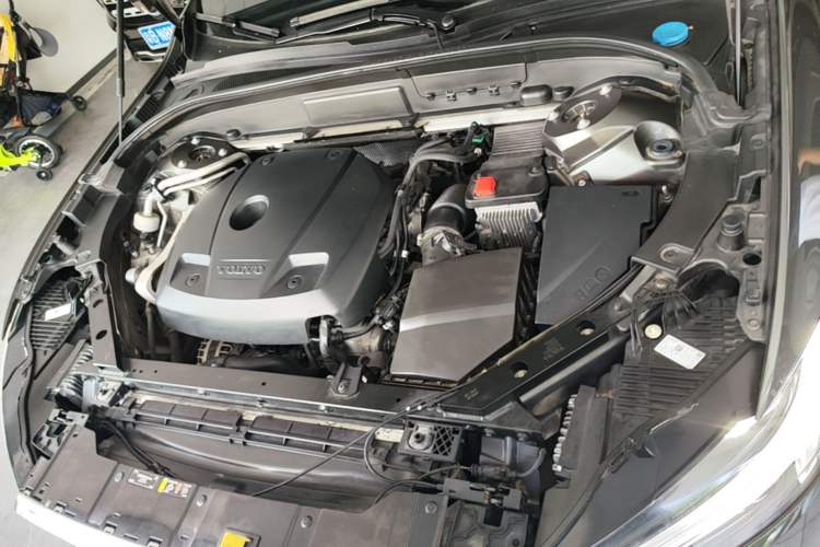 Used Volvo XC60 2021 T5 4x4 Smart Luxury Edition Engine Bay