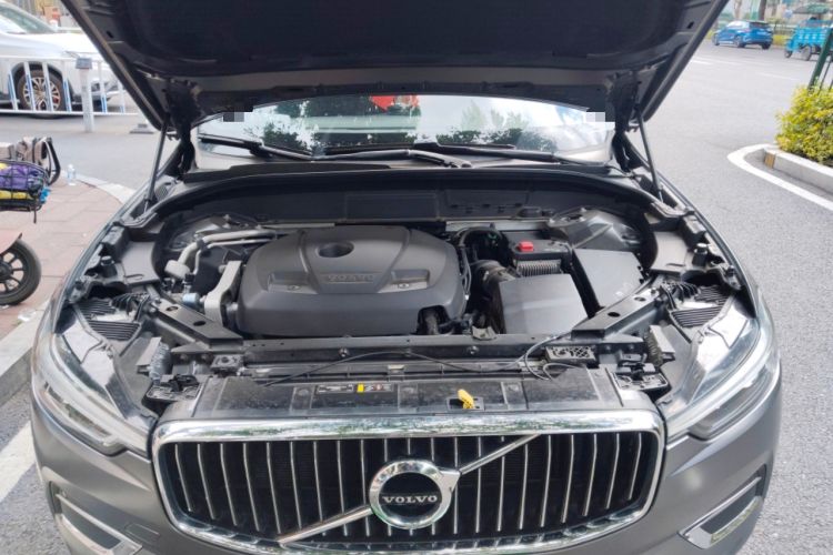Used Volvo XC60 2021 T5 4x4 Smart Luxury Edition Engine Bay