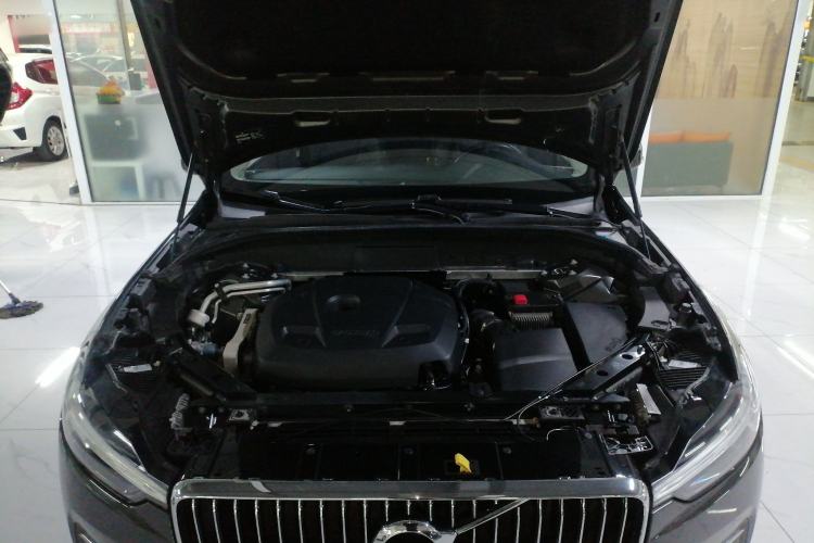 Used Volvo XC60 2021 T5 4x4 Smart Luxury Edition Engine Bay