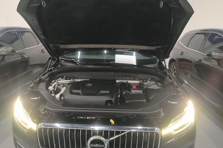 Used Volvo XC60 2021 T5 4x4 Smart Luxury Edition Engine Bay