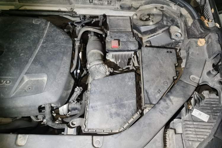 Used Volvo XC60 2021 T5 4x4 Smart Luxury Edition Engine Bay Left
