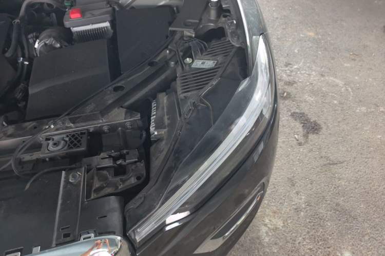 Used Volvo XC60 2021 T5 4x4 Smart Luxury Edition Engine Bay Left