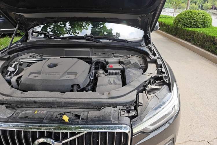 Used Volvo XC60 2021 T5 4x4 Smart Luxury Edition Engine Bay Left