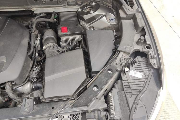 Used Volvo XC60 2021 T5 4x4 Smart Luxury Edition Engine Bay Left