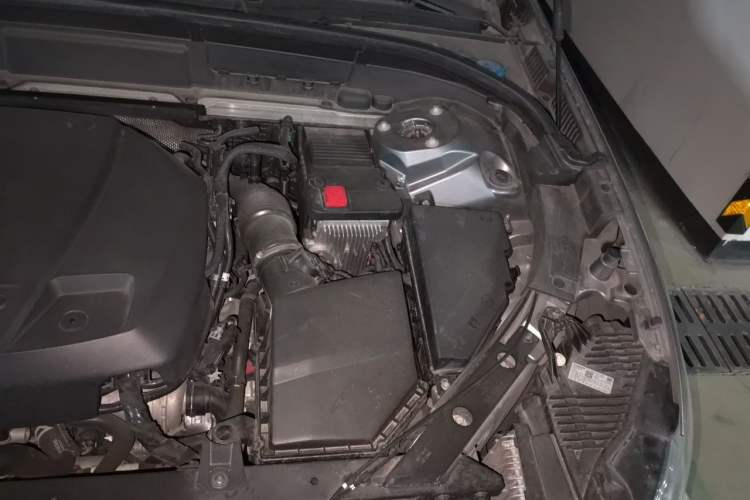 Used Volvo XC60 2021 T5 4x4 Smart Luxury Edition Engine Bay Left