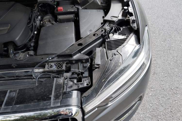 Used Volvo XC60 2021 T5 4x4 Smart Luxury Edition Engine Bay Left