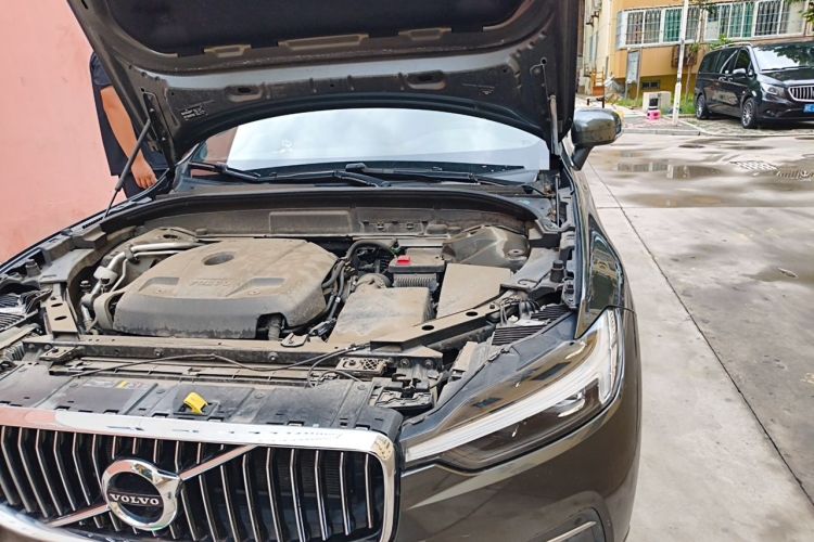 Used Volvo XC60 2021 T5 4x4 Smart Luxury Edition Engine Bay Left