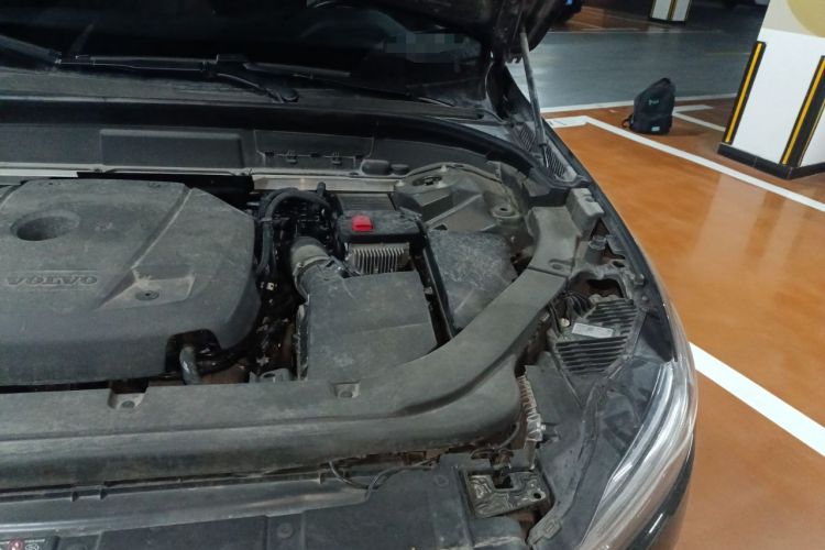 Used Volvo XC60 2021 T5 4x4 Smart Luxury Edition Engine Bay Left