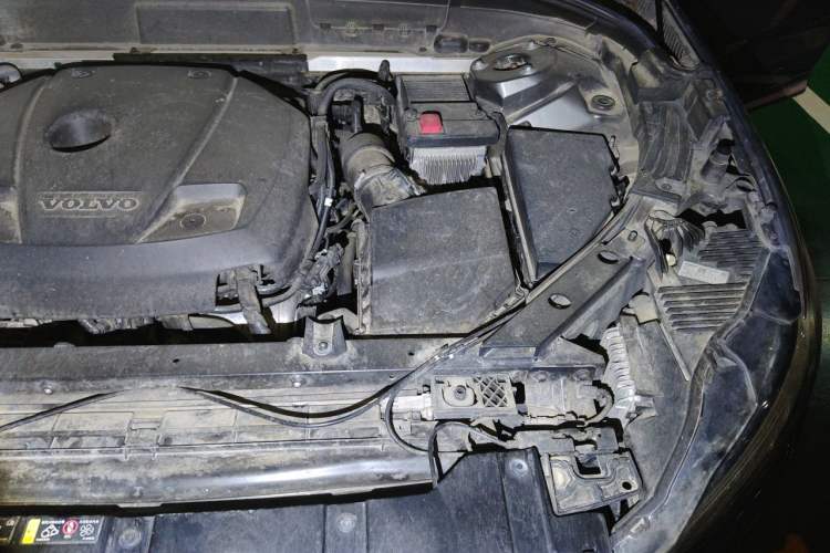 Used Volvo XC60 2021 T5 4x4 Smart Luxury Edition Engine Bay Left