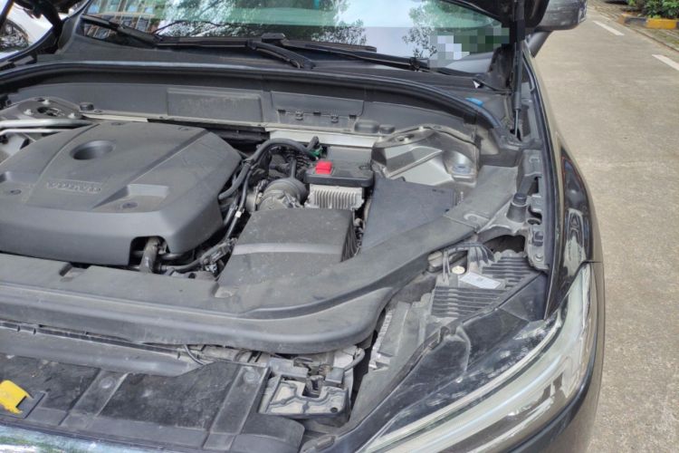 Used Volvo XC60 2021 T5 4x4 Smart Luxury Edition Engine Bay Left