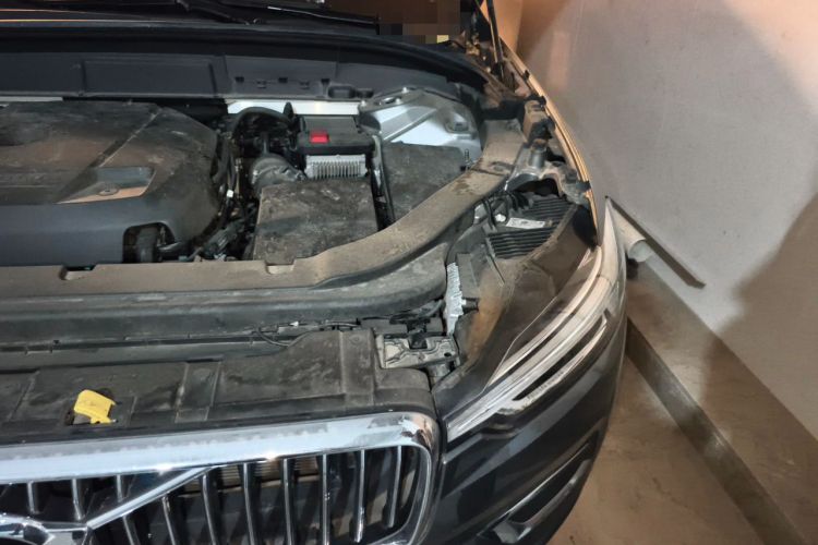 Used Volvo XC60 2021 T5 4x4 Smart Luxury Edition Engine Bay Left