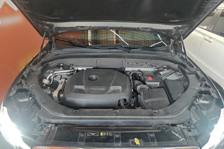 Used Volvo XC60 2021 T5 4x4 Smart Luxury Edition Engine Bay