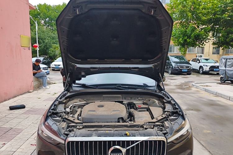 Used Volvo XC60 2021 T5 4x4 Smart Luxury Edition Engine Bay