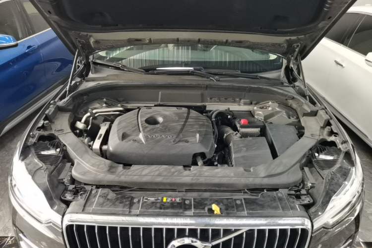 Used Volvo XC60 2021 T5 4x4 Smart Luxury Edition Engine Bay