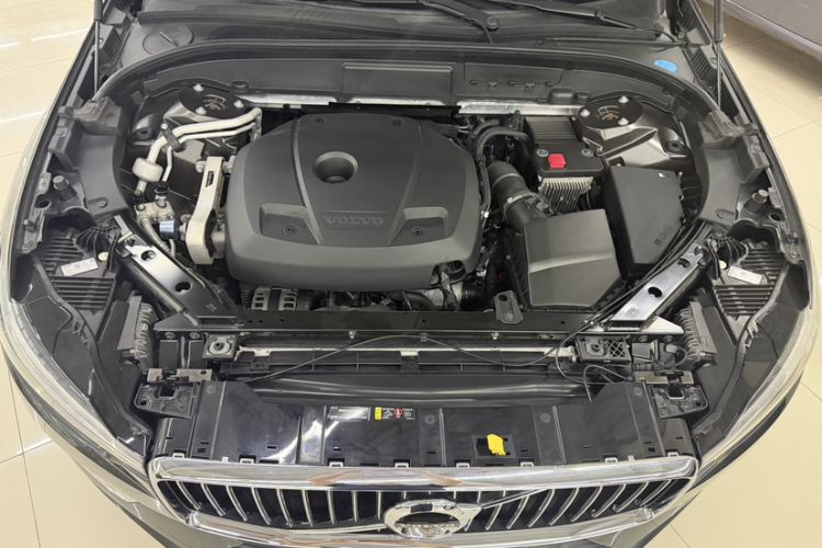 Used Volvo XC60 2021 T5 4x4 Smart Luxury Edition Engine Bay